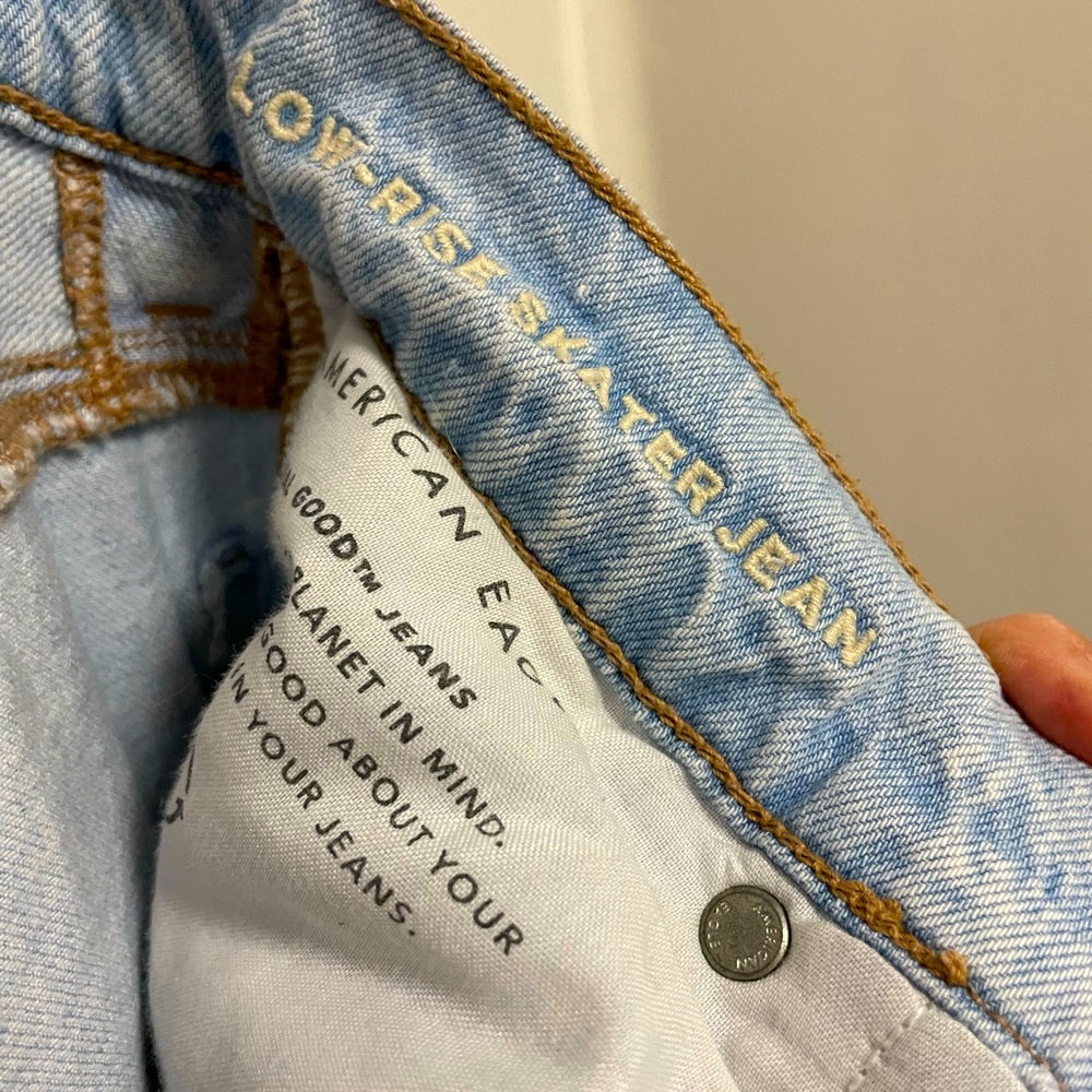 American Eagle women’s low-rise baggy skater jeans